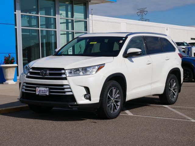 Used 2018 Toyota Highlander XLE with VIN 5TDJZRFH5JS523315 for sale in Roseville, Minnesota