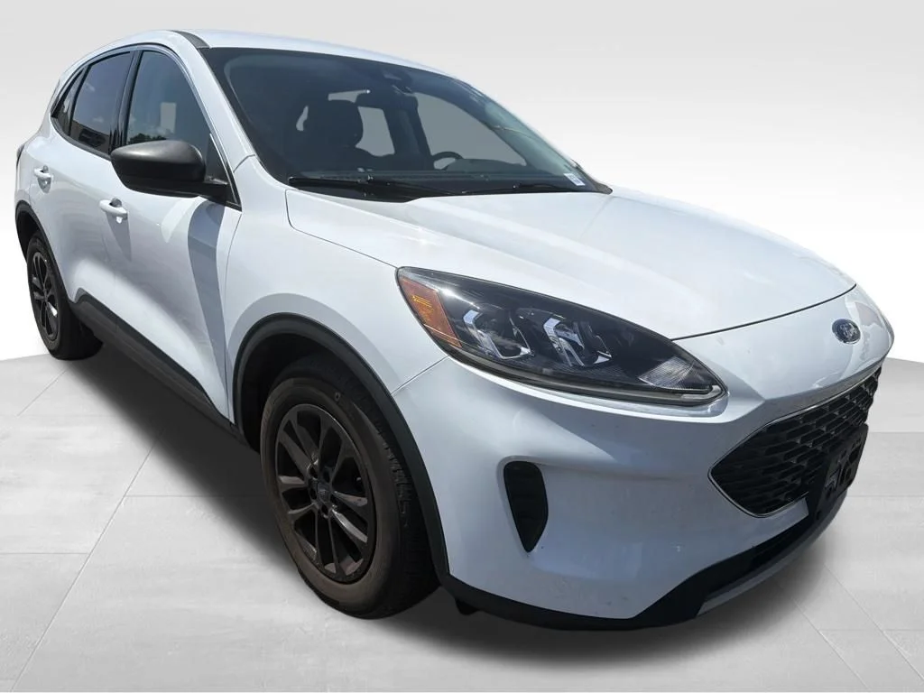 Used 2022 White Ford SE image 13