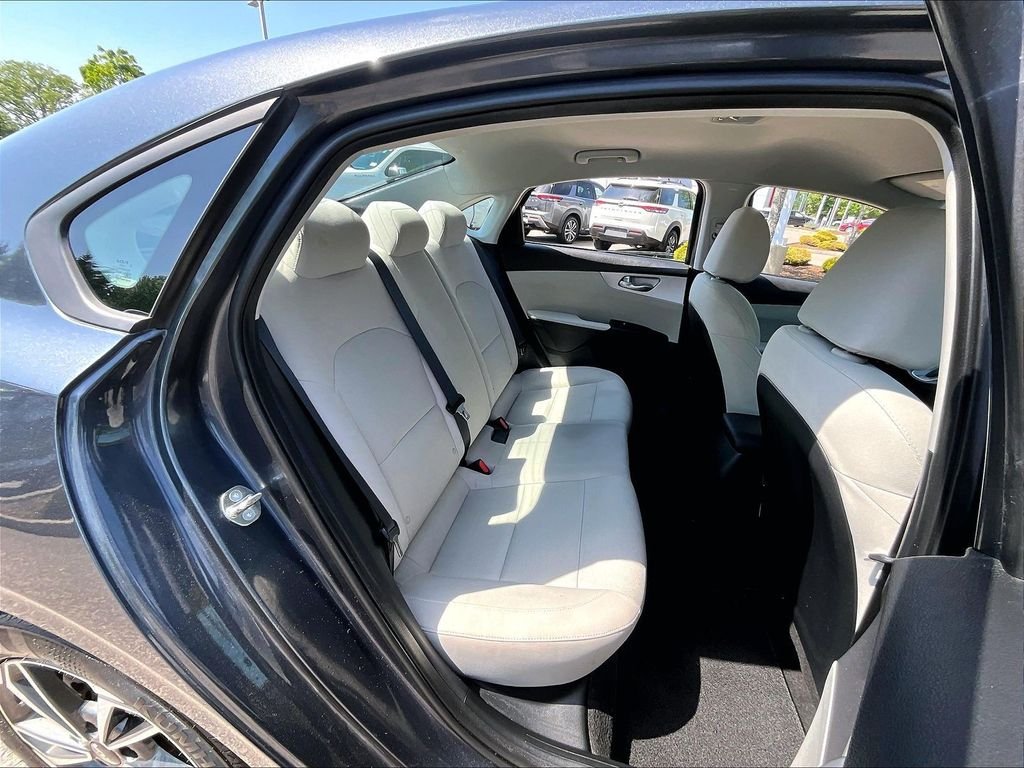 Used 2023 Gray Kia LXS image 16
