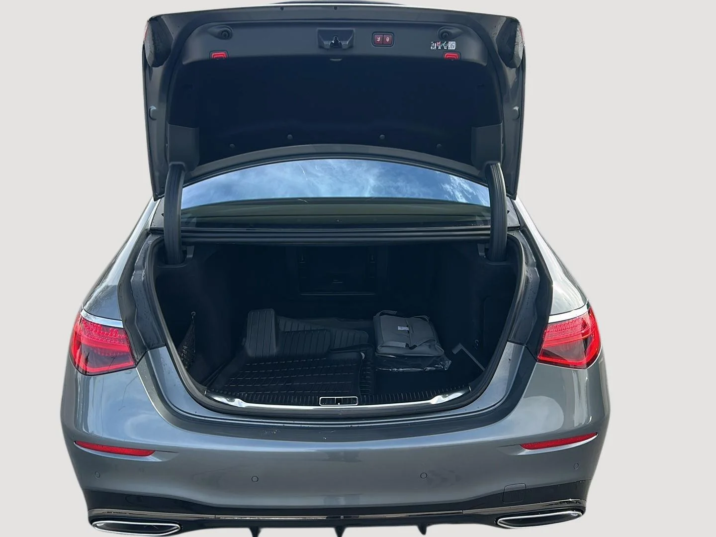 New 2026 Selenite Grey Metallic Mercedes-Benz S 580 image 29