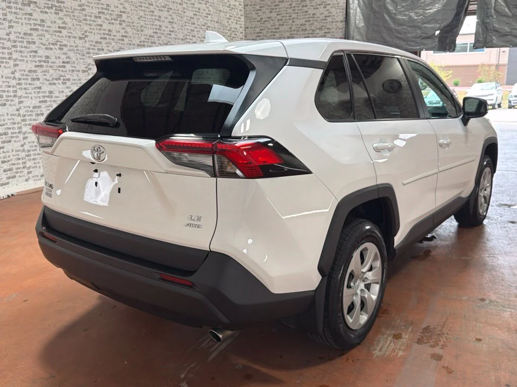Used 2022 White Toyota LE image 7