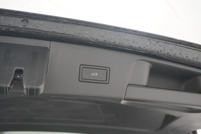 New 2026 Deep Black Pearl Volkswagen 2.0T SE w/Technology image 9