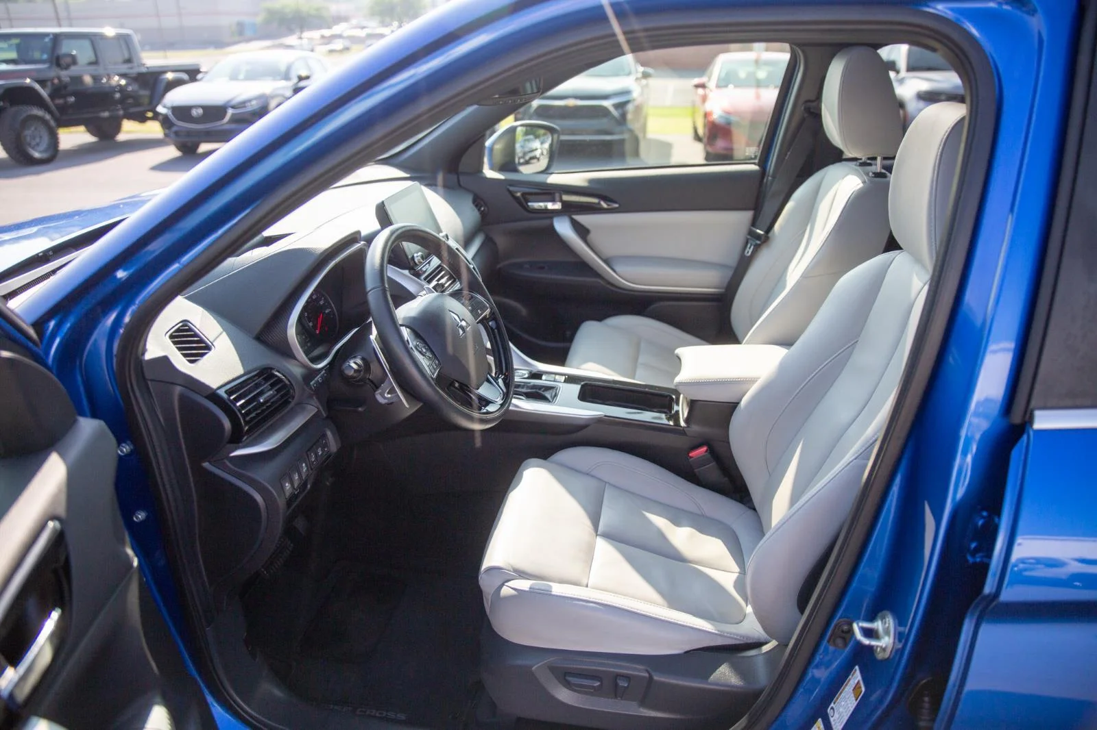 Used 2024 Lightning Blue Metallic Mitsubishi SEL image 22