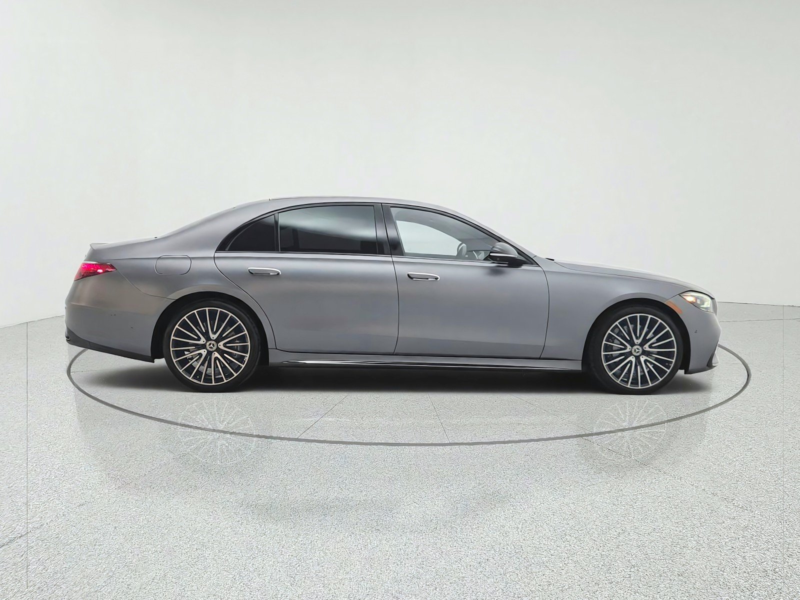 Certified Used 2023 MANUFAKTUR Selenite Grey Magno Mercedes-Benz S 580 4MATIC® Sedan image 4