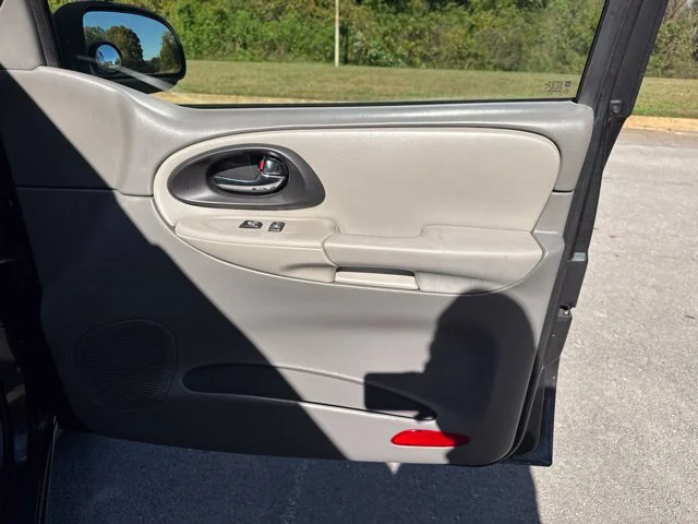 Used 2005 Gray Chevrolet LS image 9