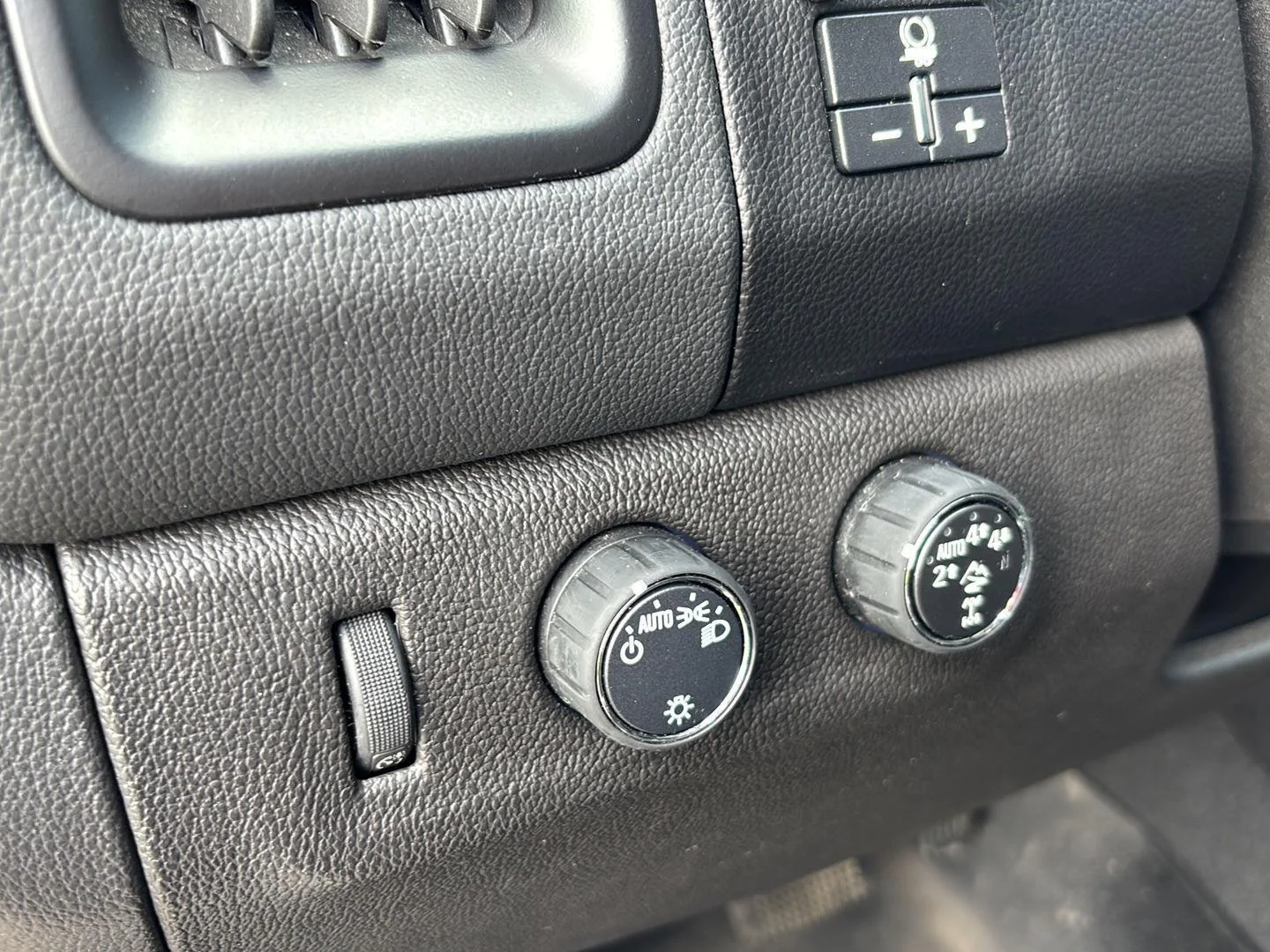 Used 2022 Black Chevrolet ZR2 image 18