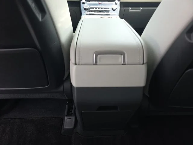 Used 2025 Silver Hyundai SE image 29