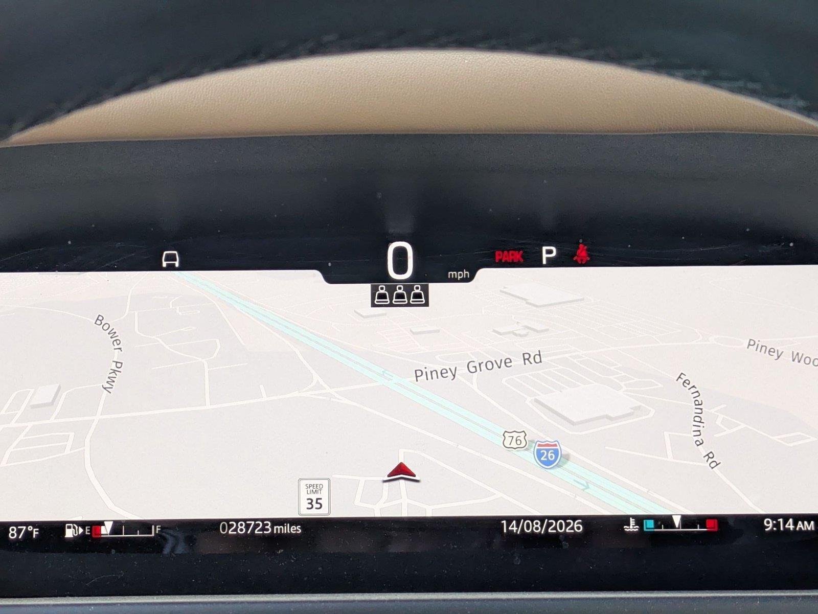 Used 2025 Fuji White Land Rover X-Dynamic SE image 5