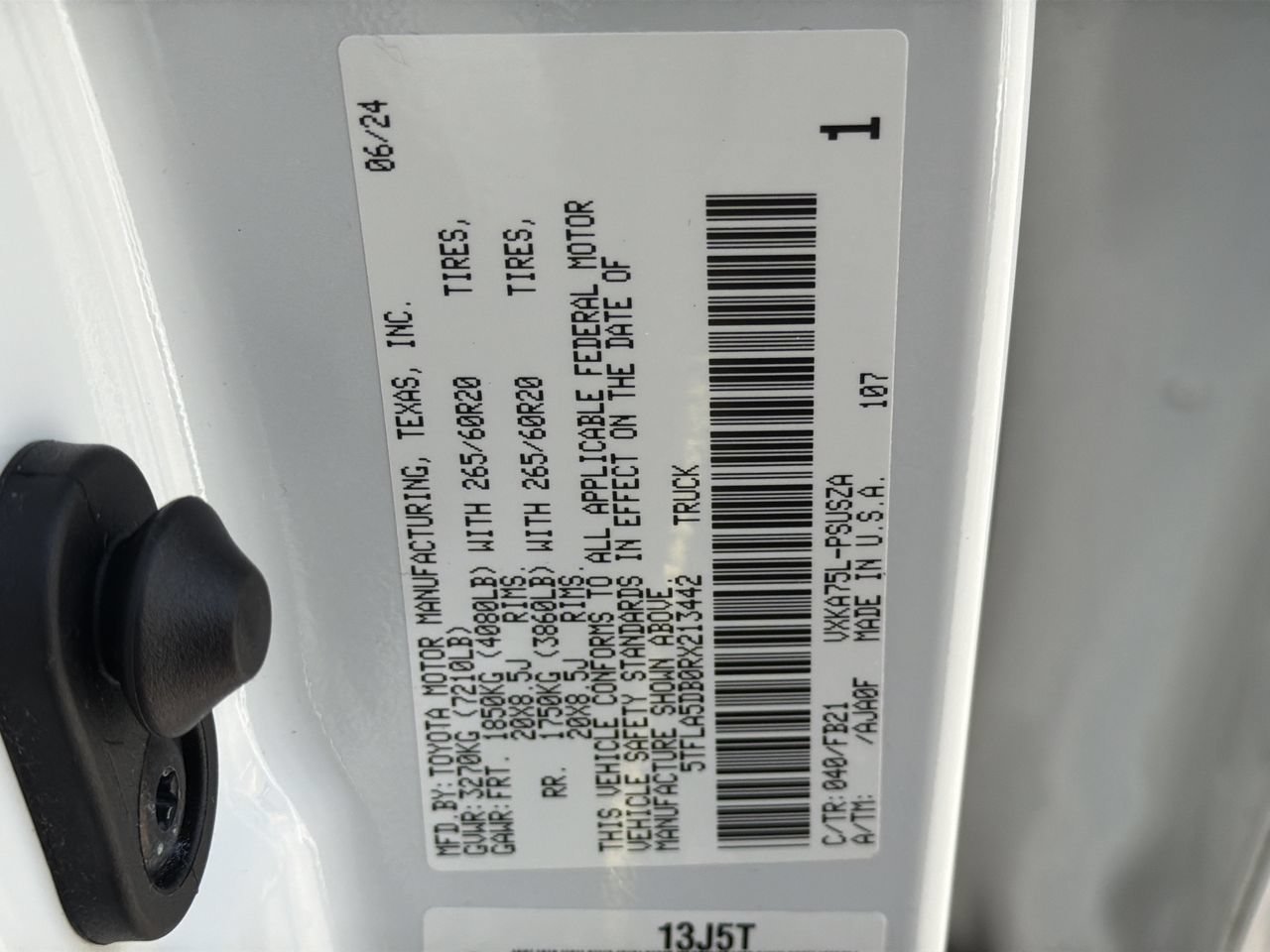 Used 2024 Ice Cap Toyota SR5 image 33