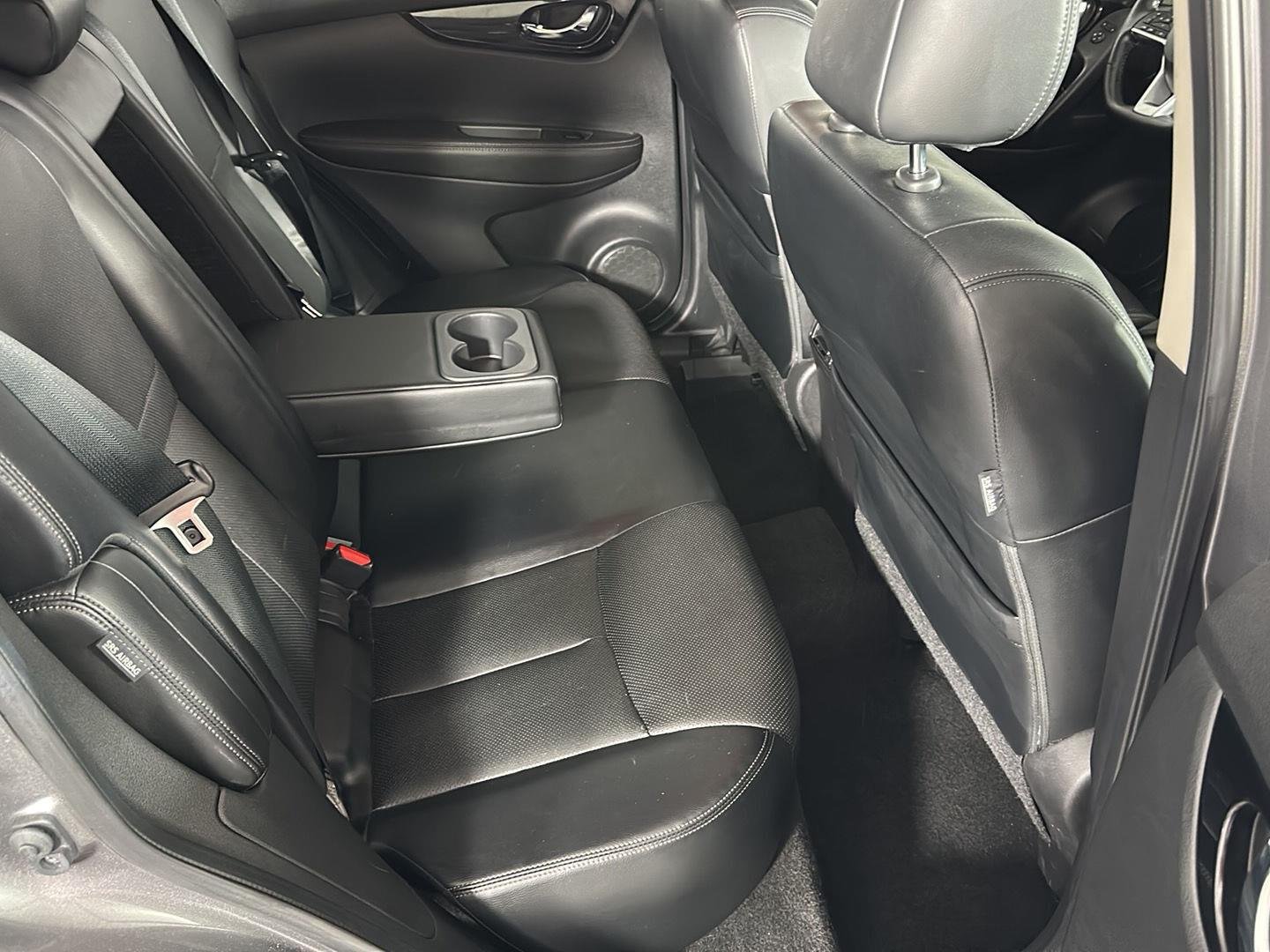 Used 2022 Gun Metallic Nissan SL image 7