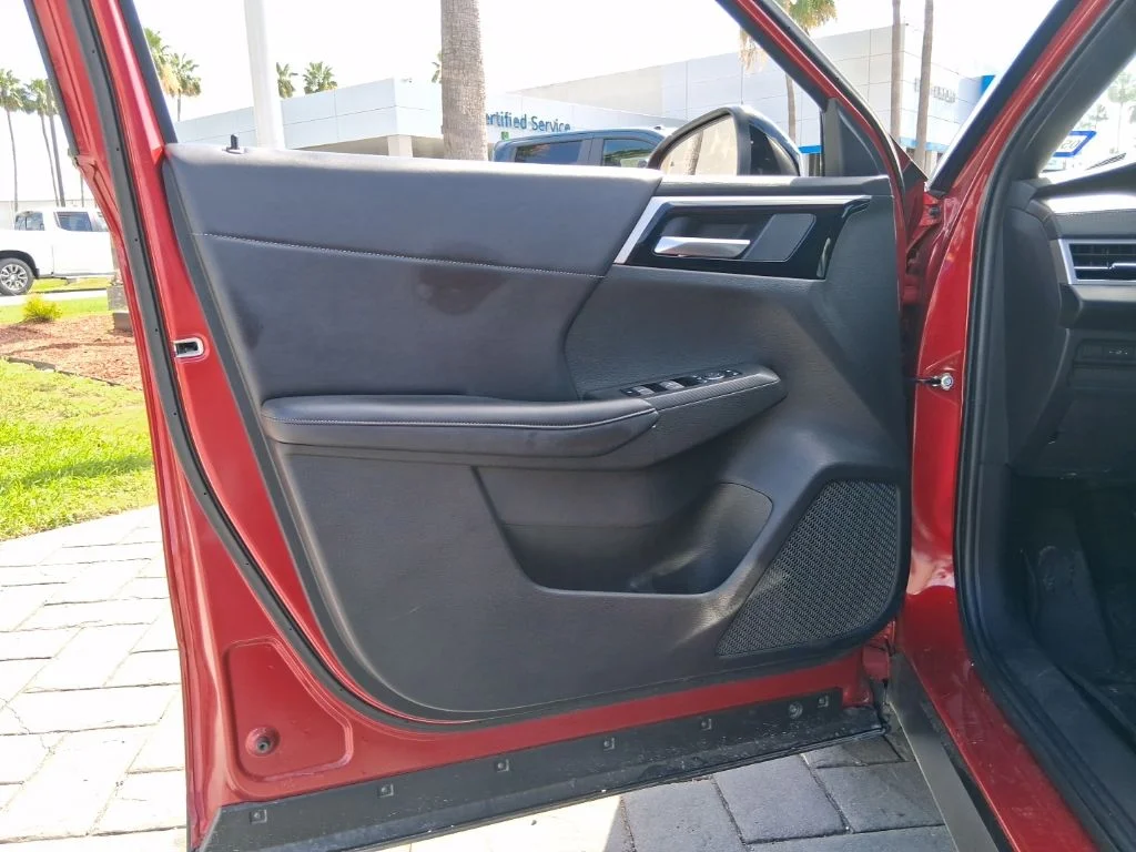 Used 2024  Mitsubishi SE image 14