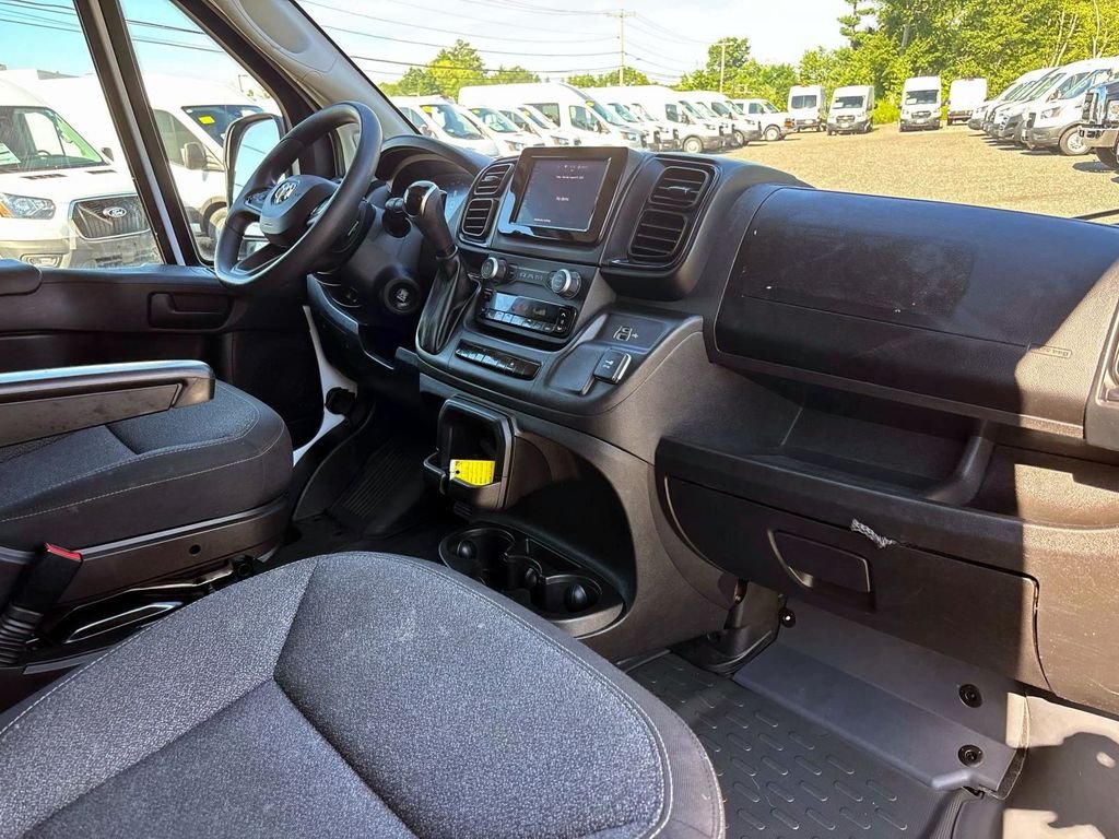 Used 2025 White Ram Base image 16