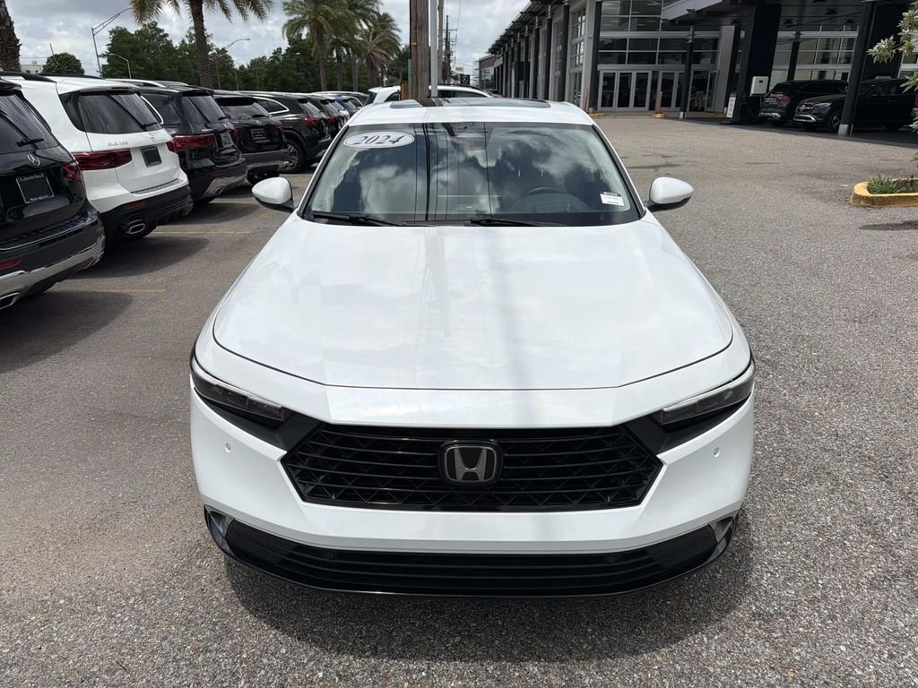 Used 2024  Honda Touring image 2