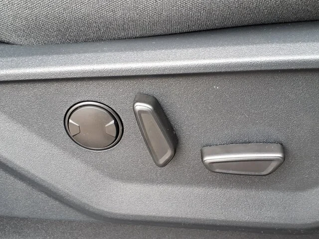 New 2026 Agate Black Metallic Ford XLT image 33
