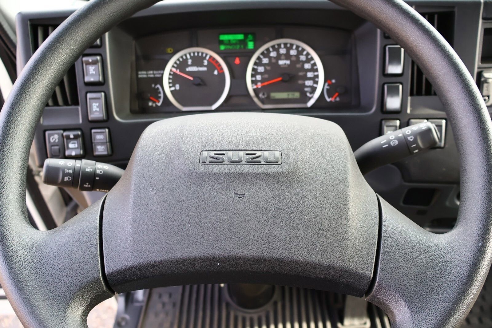 2023 Isuzu NRR - Photo 8