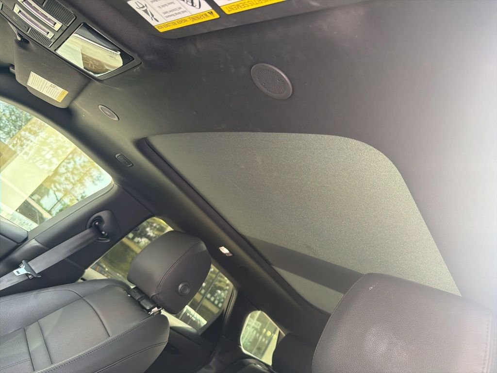 Used 2025 White Land Rover Dynamic image 10