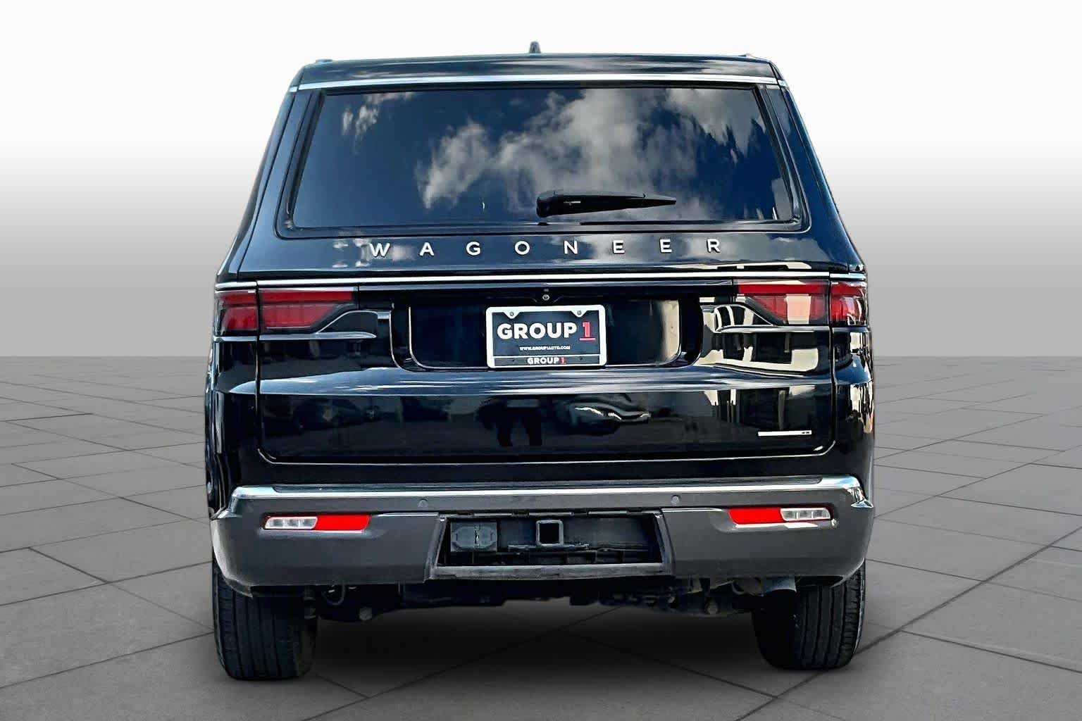 Used 2022 Diamond Black Crystal Pearlcoat Jeep Series I image 5