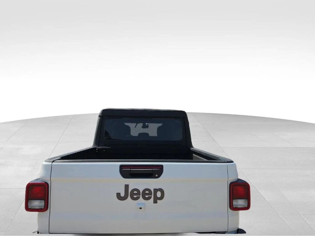 Used 2023 White/off-white Jeep Rubicon image 10