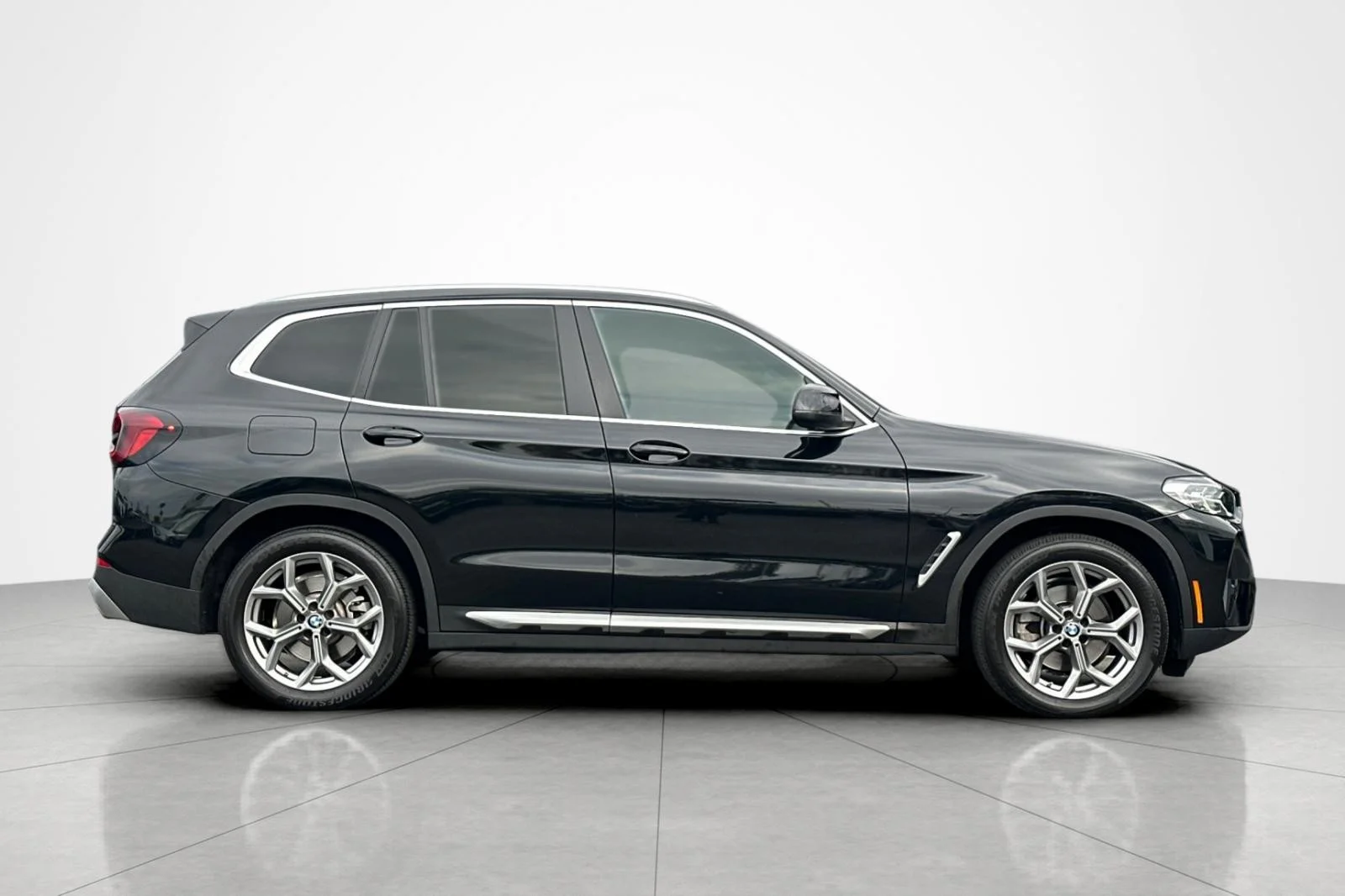 Used 2023 Black Sapphire Metallic BMW sDrive30i image 6