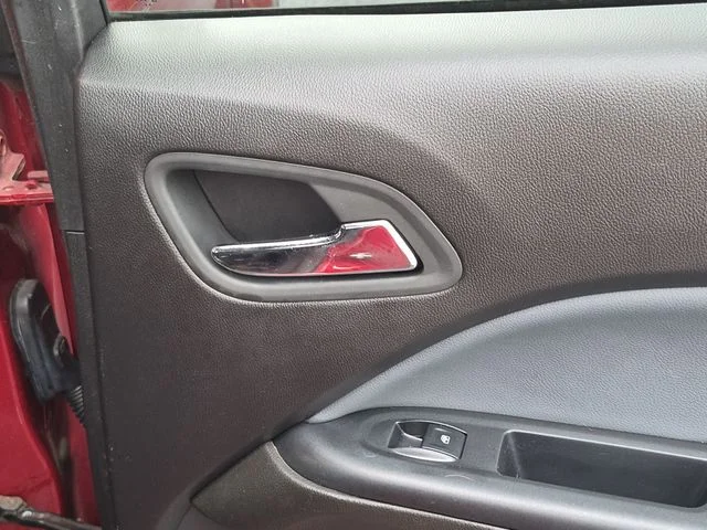 Used 2016 Red Chevrolet Z71 image 33