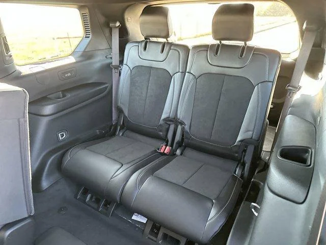 New 2025 Diamond Black Crystal Pearl-Coat Exterior Paint Jeep Altitude X image 35
