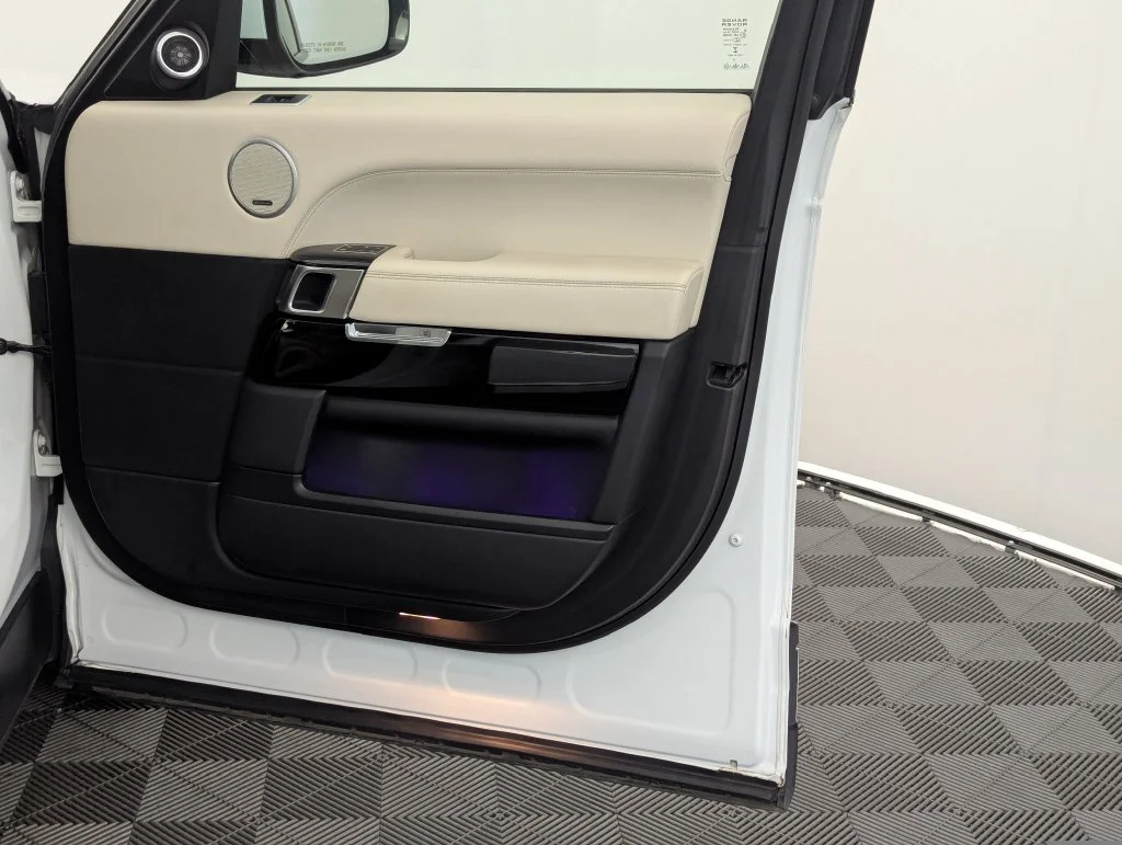 Used 2016 White Land Rover 5.0L V8 Supercharged image 36