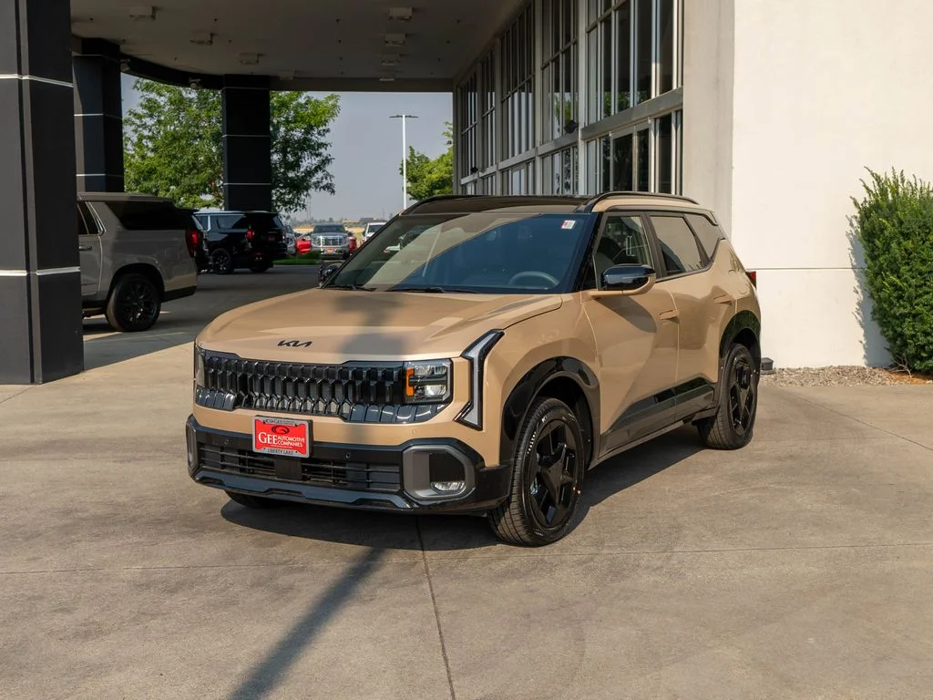 New 2027 Brown Kia X-Line S image 3