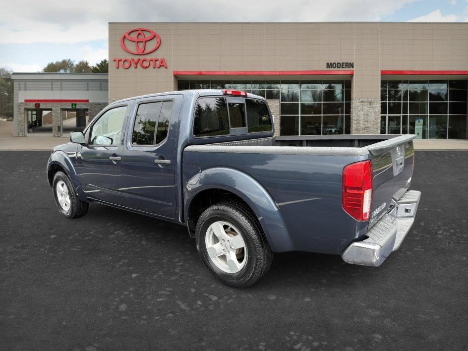 Used 2016 Arctic Blue Nissan SV image 6