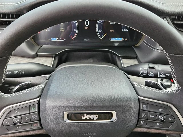 New 2025 Silver Zynith Exterior Paint Jeep Limited image 26