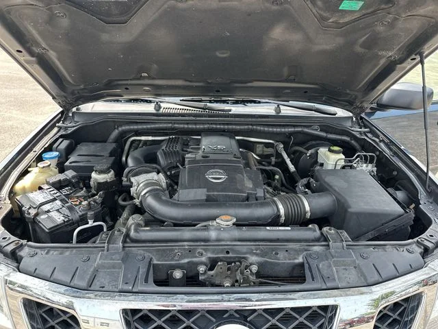 Used 2013 Blue Nissan SV image 19