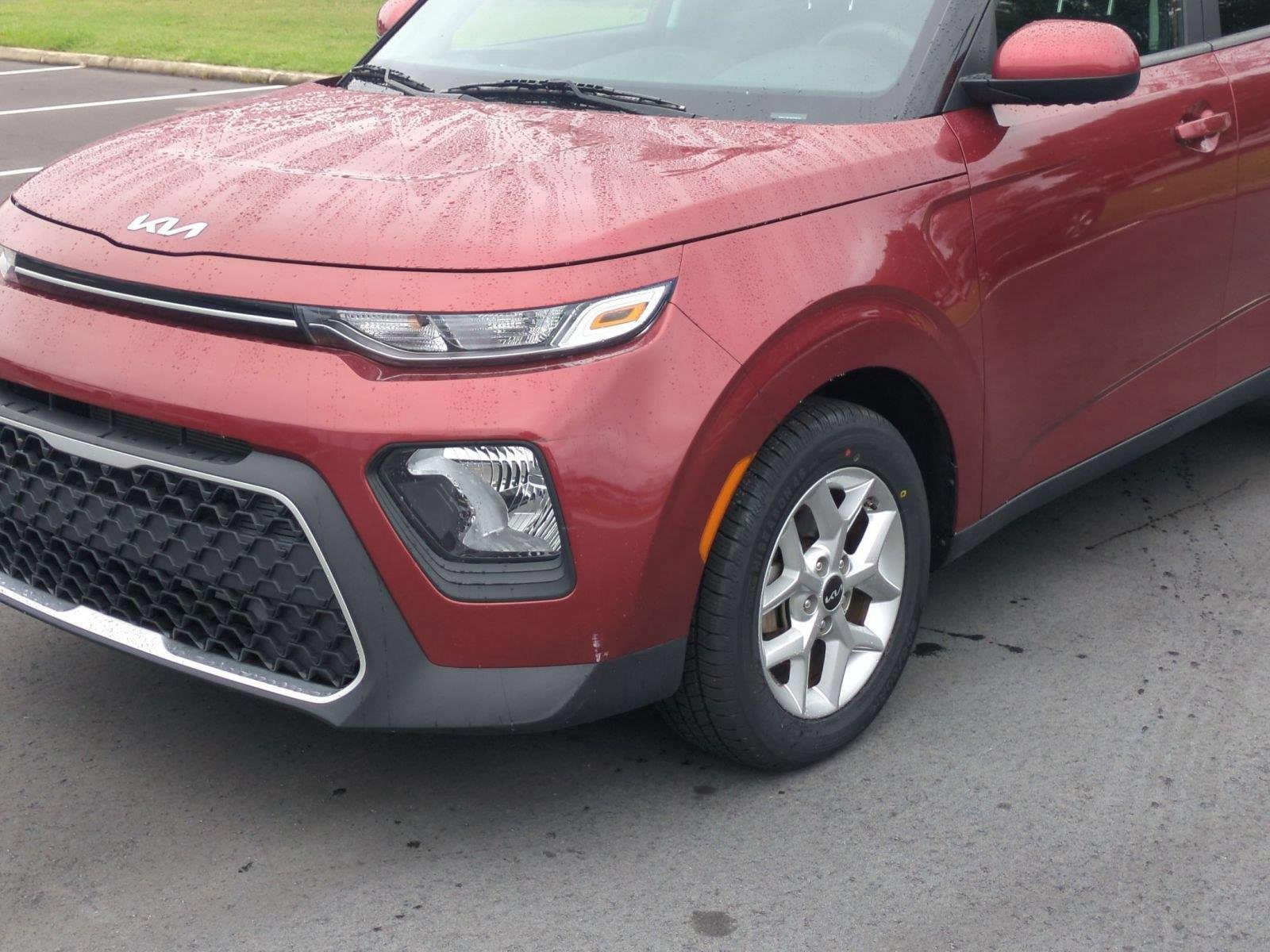 Used 2022 Mars Orange Kia LX image 9