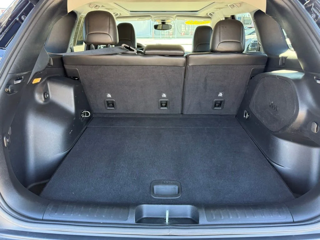 Used 2021 Black Jeep Latitude Lux image 25