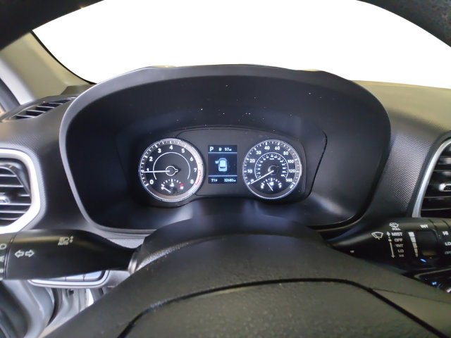 Used 2020 Silver Hyundai SE image 14