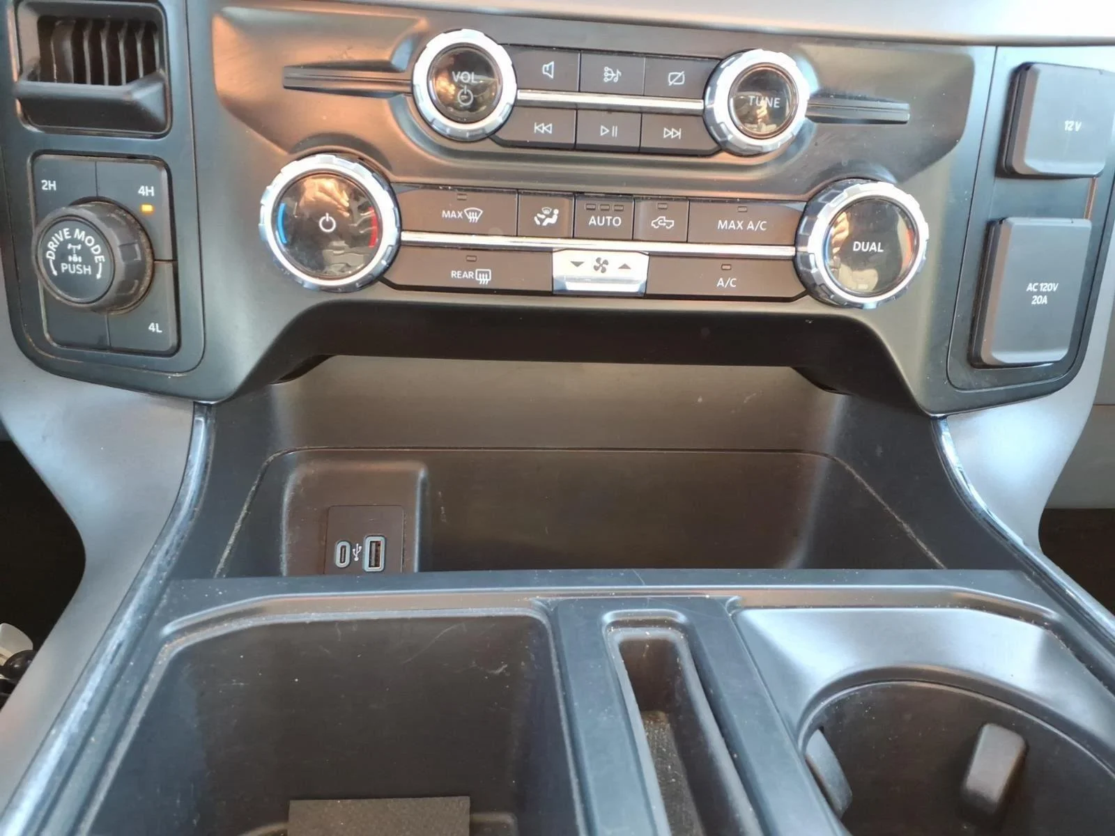Used 2024 Darkened Bronze Metallic Brown Ford XLT image 21