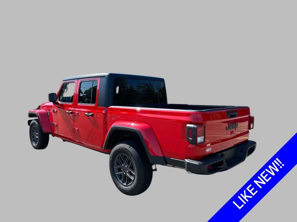 Used 2025 Red Jeep Sport S image 3