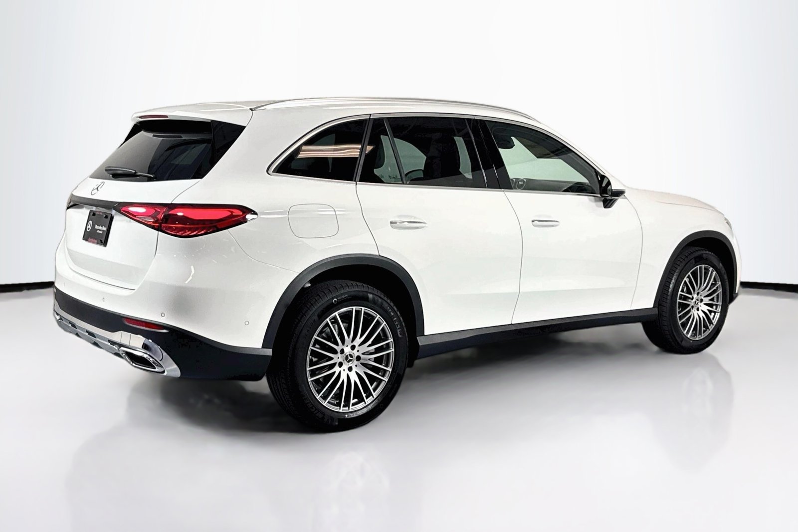 New 2026 Polar White Mercedes-Benz GLC 300 image 5