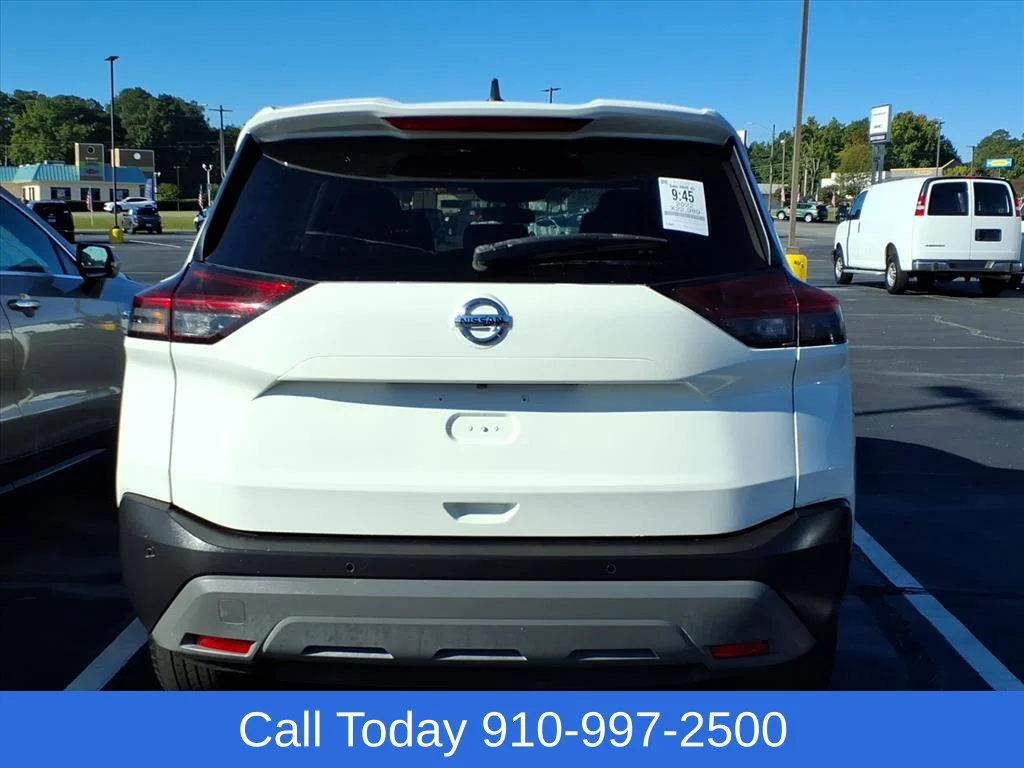 Used 2022 White Nissan S image 5