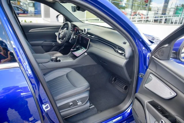 Used 2024 Blu Intenso Metallic Maserati GT image 23