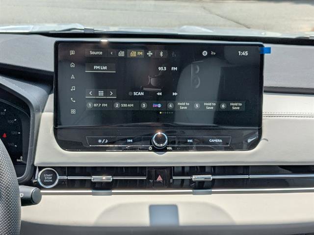 Used 2025 White Diamond Mitsubishi SE image 34