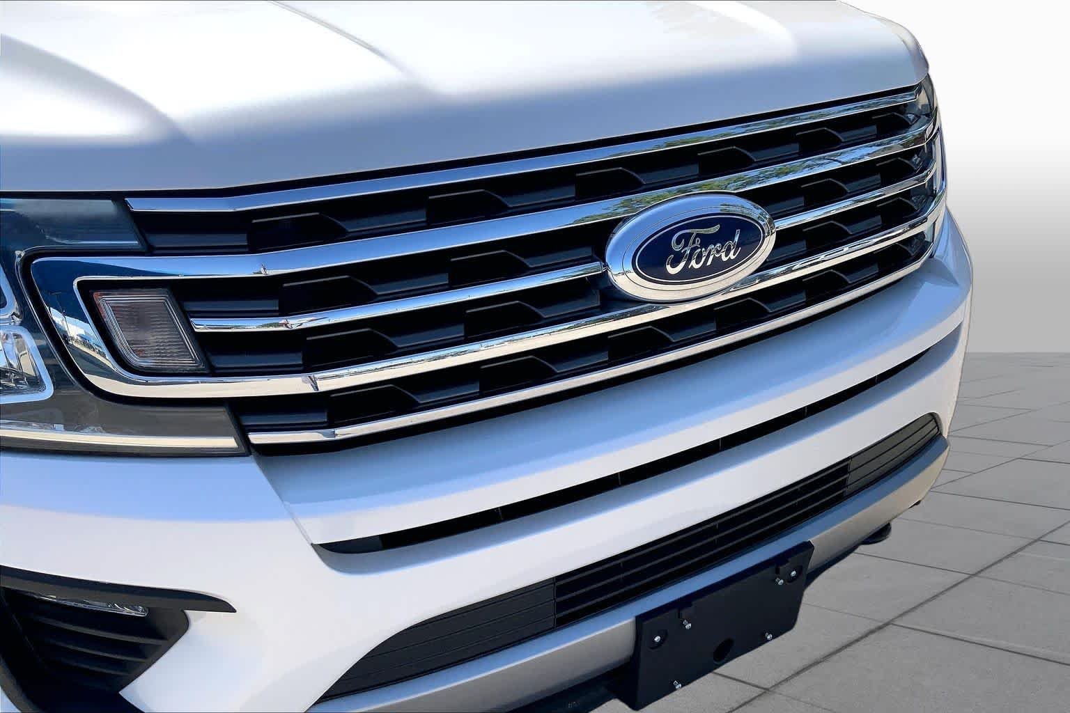 Used 2018 White Platinum Metallic Tri-Coat Ford XLT image 30