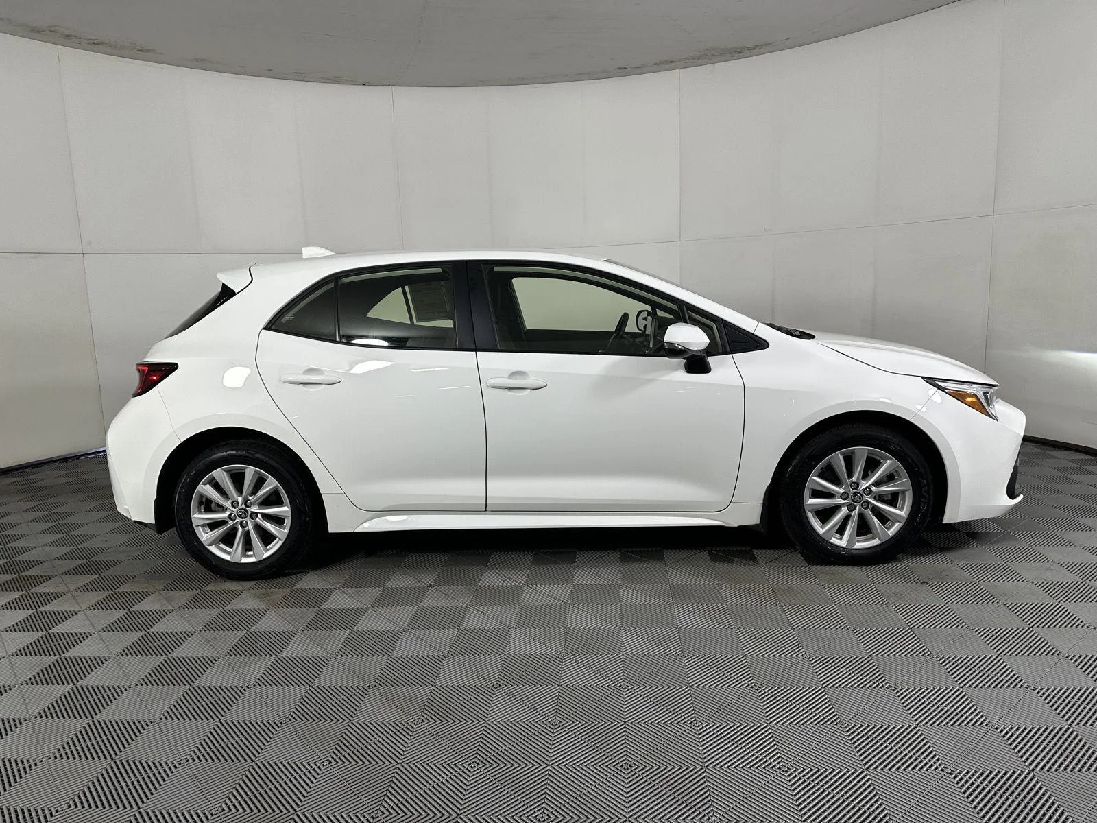 Used 2024 Ice Cap Toyota SE image 24