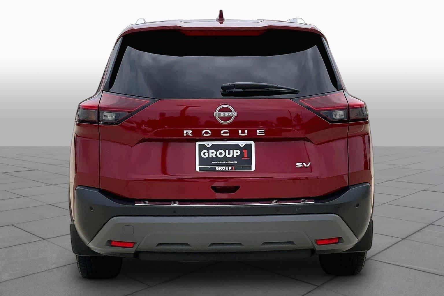 Used 2022 Scarlet Ember Tintcoat Nissan SV image 5
