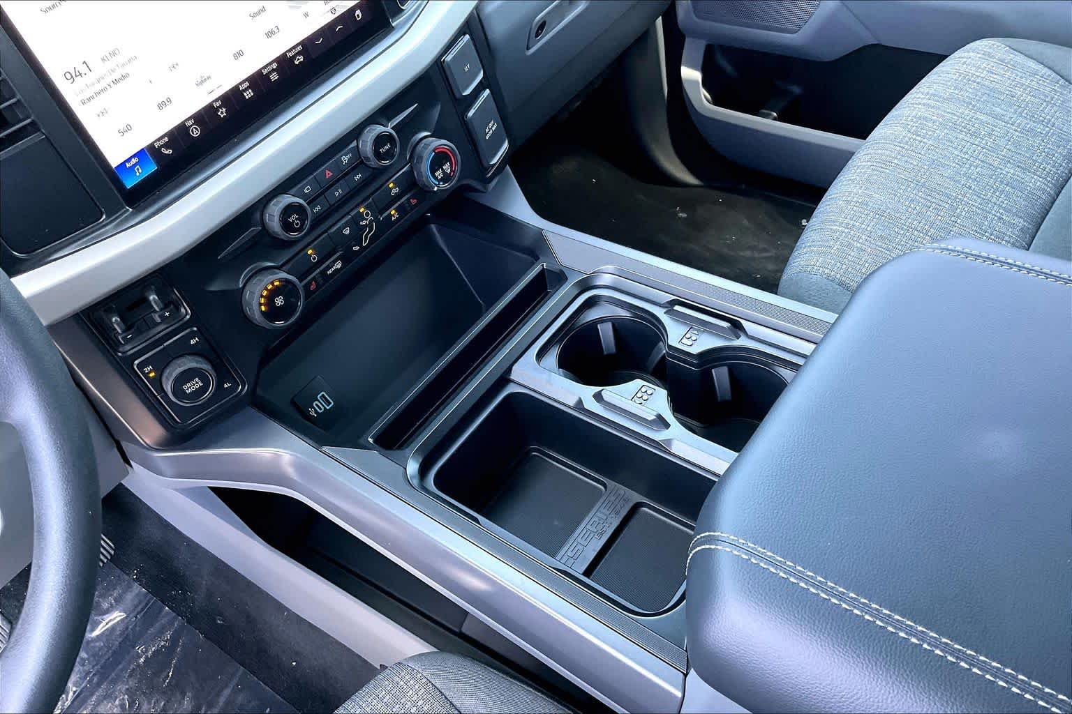 New 2026 Oxford White Ford XLT image 5