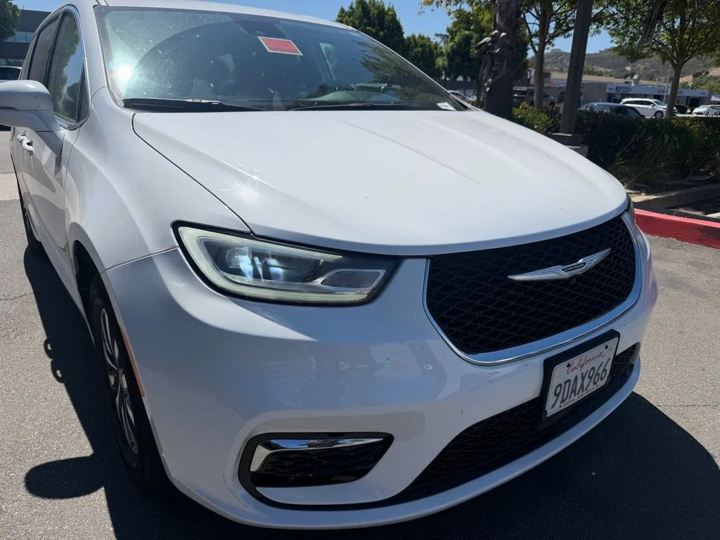 2022 Chrysler Pacifica Hybrid Touring L Hybrid's photo