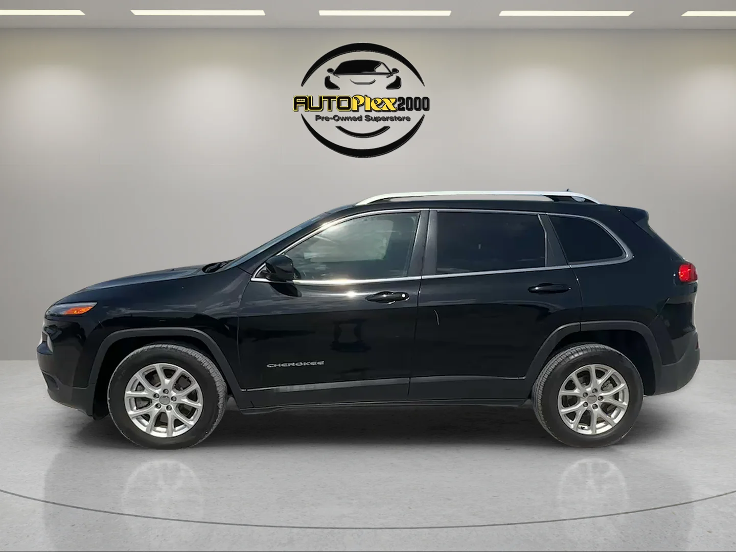 Used 2018 Black Jeep Latitude image 4