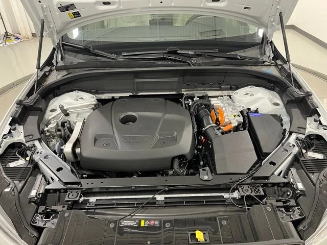 New 2026 Crystal White Volvo Ultra image 23