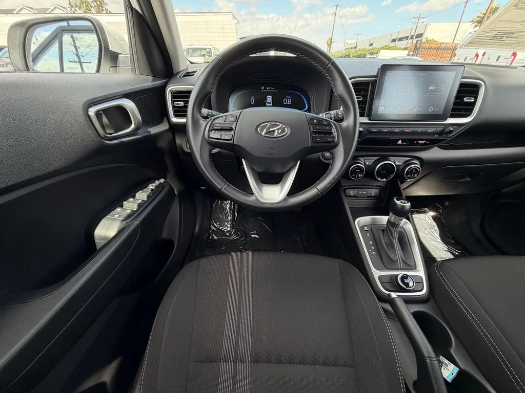 Used 2025 White Hyundai SEL image 13
