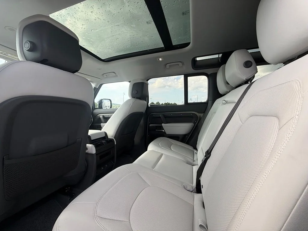 Used 2025 Green Land Rover X-Dynamic SE image 21