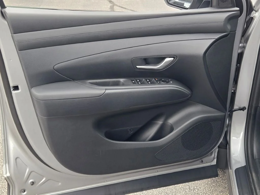 New 2026 Shimmering Silver Hyundai Blue SE image 18