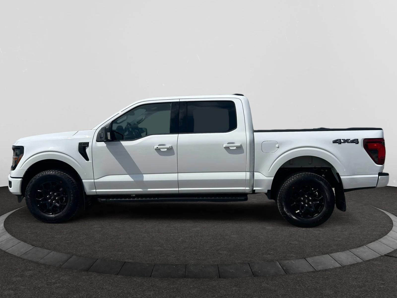 New 2026 Oxford White Ford XLT image 2